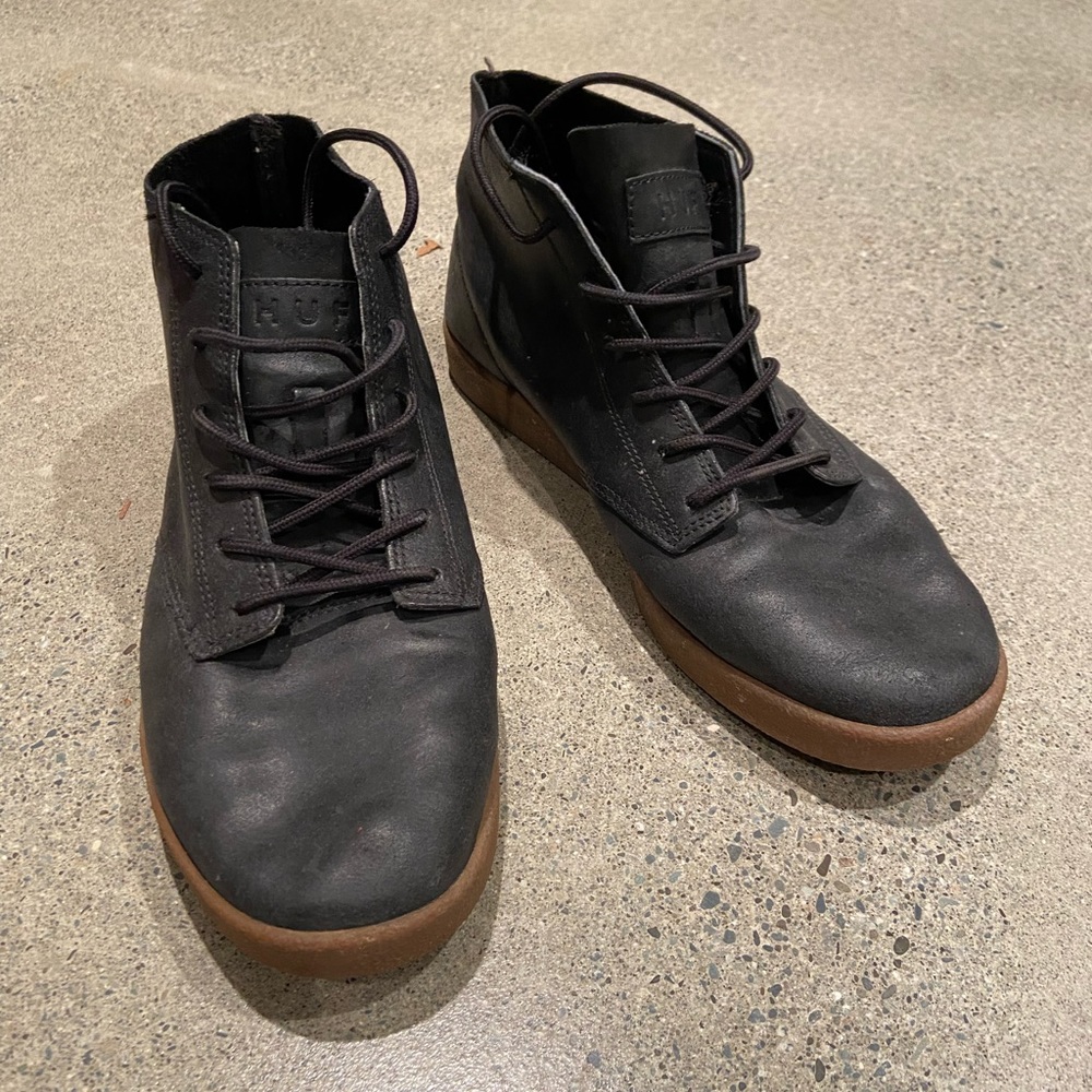 HUF mens size  11 leather high top shoes in excellent used condition
